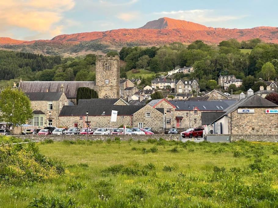 Character Townhouse In Town Centre & Superb Views Villa Dolgellau Exterior photo